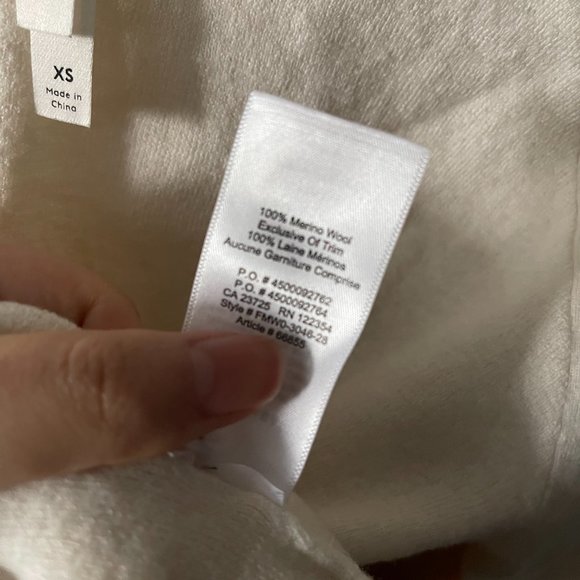 The group babaton white wool sweather aritizia - Picture 3 of 3